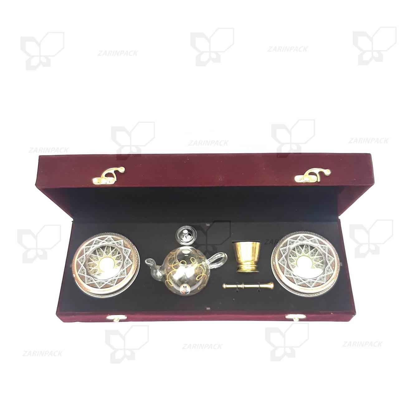 پک هدیه کادویی زعفران جعبه مخمل دو خاتم یک مثقال و قوری و هاون گلدانی 40 پک هدیه کادویی زعفران جعبه مخمل دو خاتم یک مثقال و قوری و هاون گلدانی 40