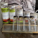 نمونه ای از شیشه های مکارتی چهارگوش با درب مشکی